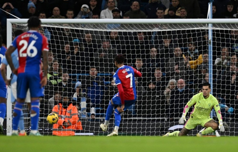 Olise le dio el empate al Crystal Palace en la última visita al Etihad. AFP