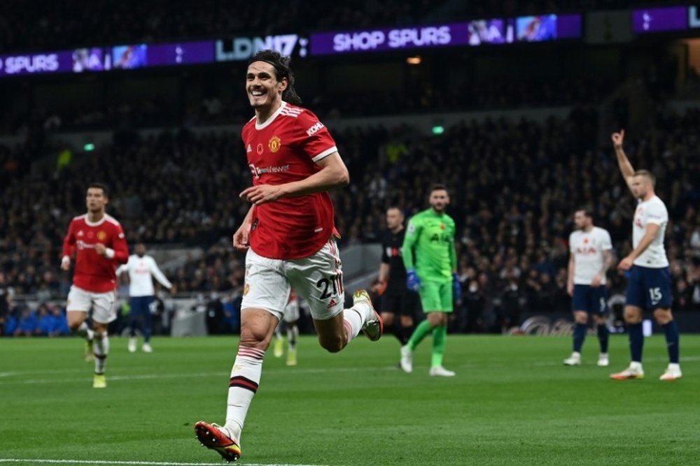 Edinson Cavani jugó la temporada pasada en el Manchester United. AFP