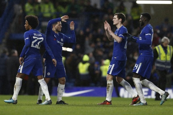 Chelsea regressa às vitórias com goleada