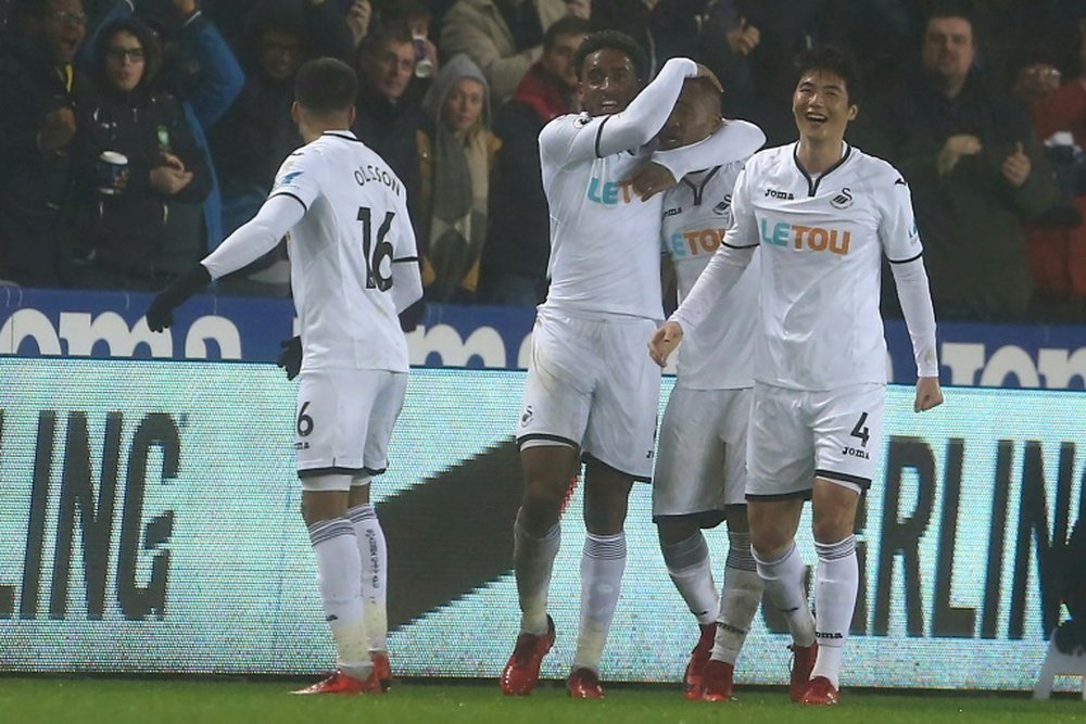 El Swansea venció por 3-1 al Arsenal. AFP