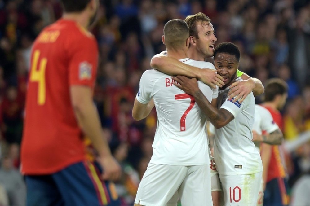 Inglaterra arrasó a España y luego se defendió. AFP