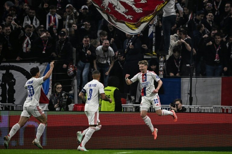 El Olympique de Lyon continúa al frente de la Fase Liga de la Europa League tras vencer al Go Ahead Eagles (2-1). La victoria del conjunto francés se gestó en los once primeros minutos con goles de Afonso Moreira y Pavel Sulc. Los franceses están a un paso de octavos de final.