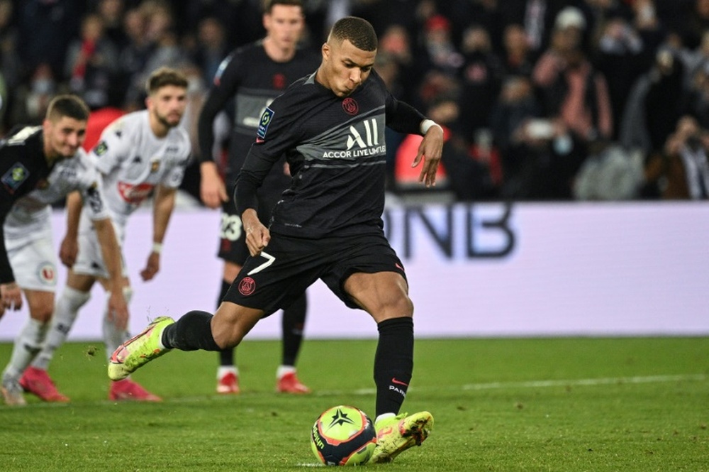 Kylian Mbappé marcó el 2-1 al borde del pitido final. AFP
