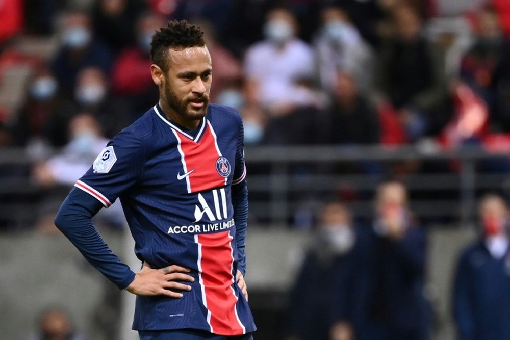 Neymar fez dois gols na goleada sobre o Angers. AFP