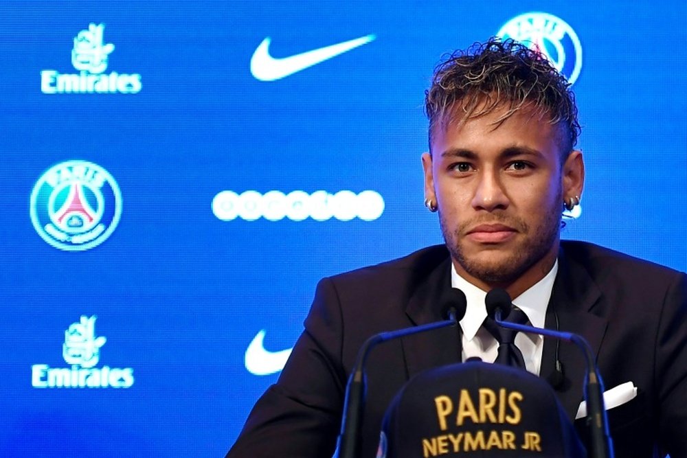 Neymar ya habla como nuevo jugador del PSG. AFP