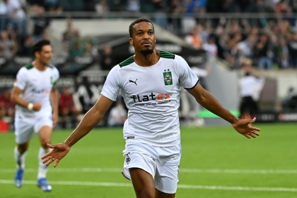 Alassane Pléa intéresse Newcastle. AFP