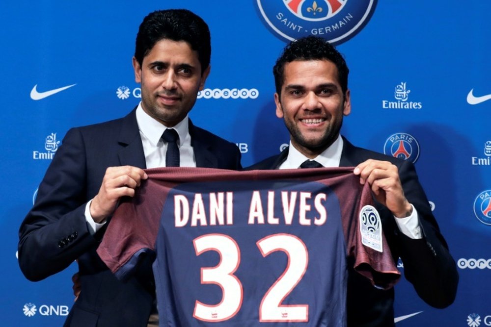Dani Alves já é jogador do PSG. AFP