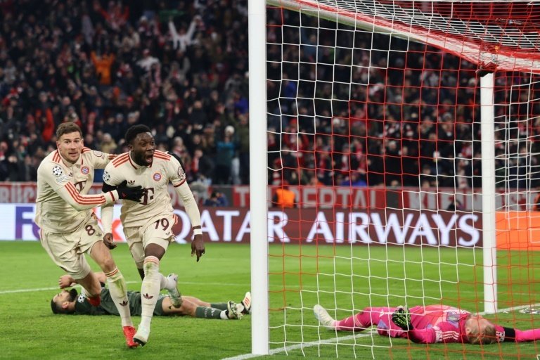 Alphonso Davies salvó los muebles en el 94' de rebote. AFP