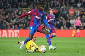 El contrato de Dembélé con el Barça expira este verano. AFP
