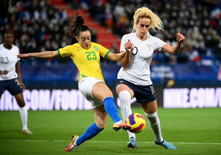 Luana, meia da seleção brasileira, diagnosticada com linfoma de Hodgkin