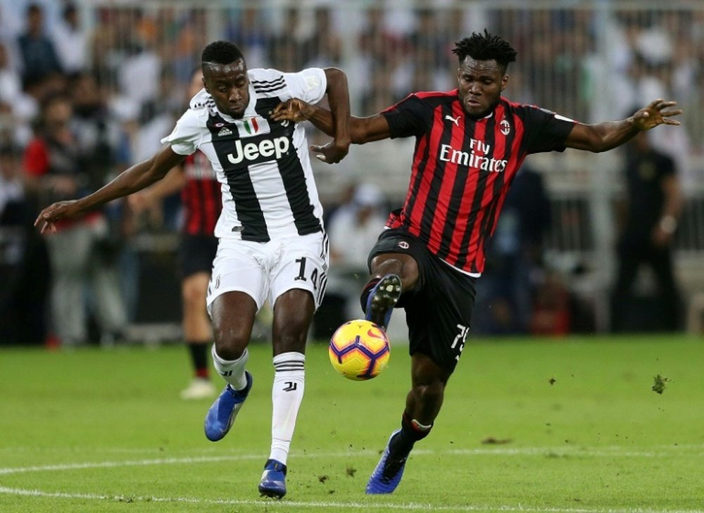 Kessie (r) is attracted Atletico's interest. AFP