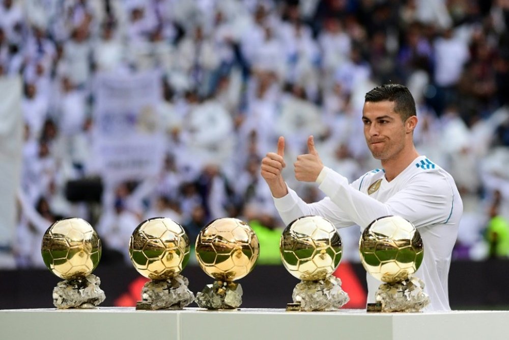 Ronaldo e as suas cinco Bolas de Ouro. AFP