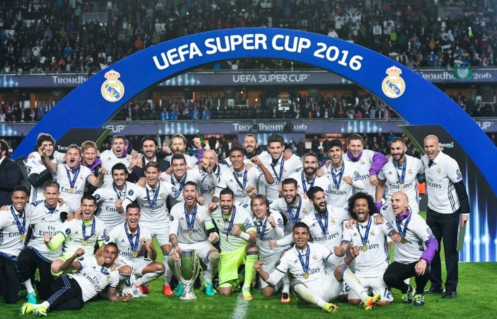 Les joueurs du Real Madrid fêtent leur victoire en Supercoupe dEurope face au Séville FC, le 9 août 2016 à Trondheim