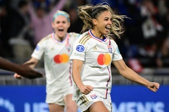 El Olympique de Lyon pasó a semifinales de la Champions League Femenina tras hacer bueno el 1-2 de la ida y ganar por 4-1 en la vuelta al Benfica en Francia.
