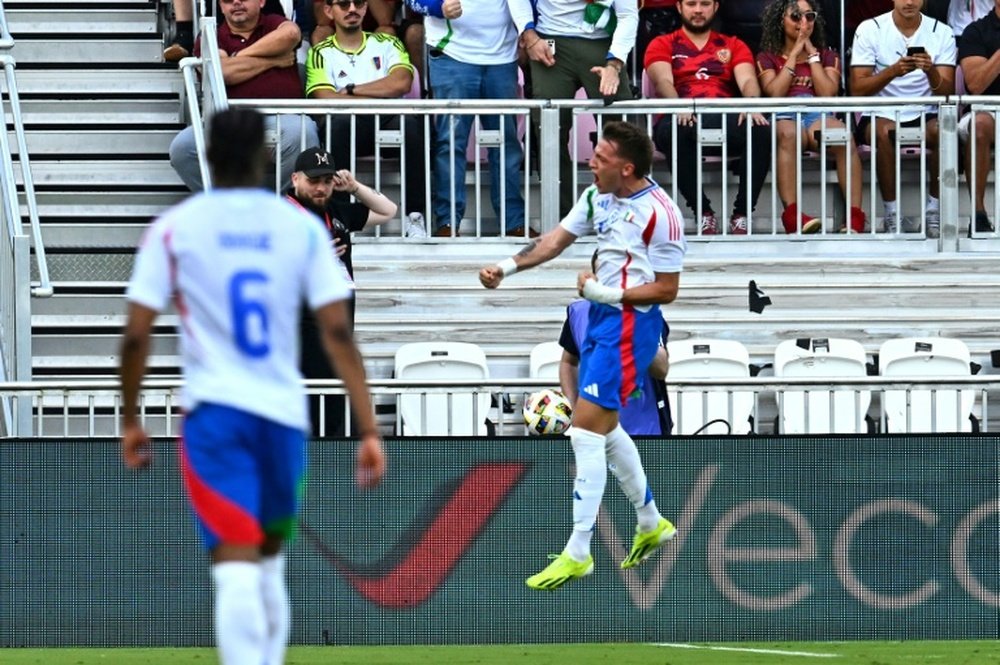 Italia venció por 2-1 a Venezuela. AFP