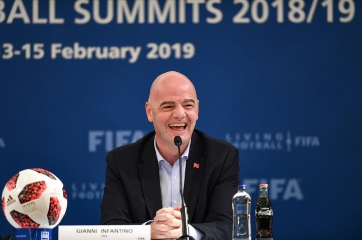 La FIFA encuentra a un árbitro que aceptó sobornos