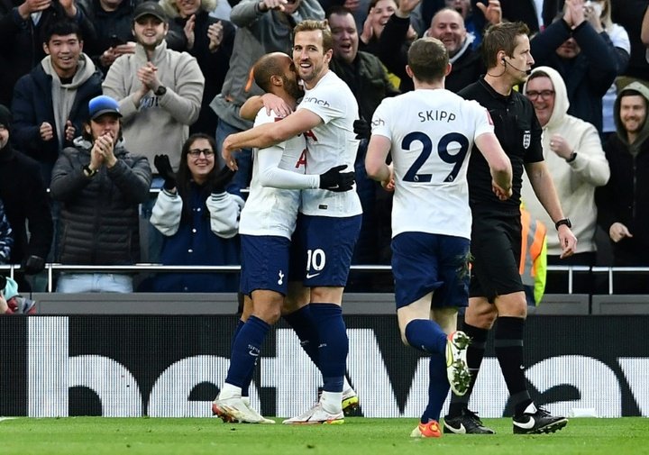 Kane da una alegría al Tottenham en Copa