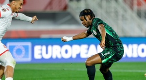 Lookman conduce a Nigeria a octavos