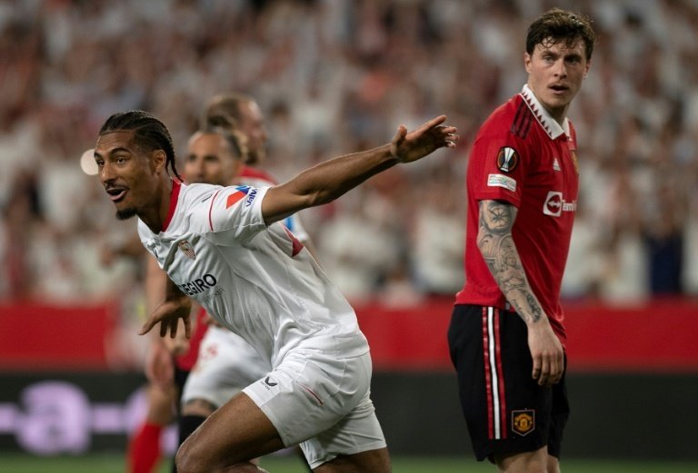 Sevilla announced on Friday that Loic Bade, who signed on loan in the January transfer window, will stay at the Ramon Sanchez-Pizjuan stadium until 2027.