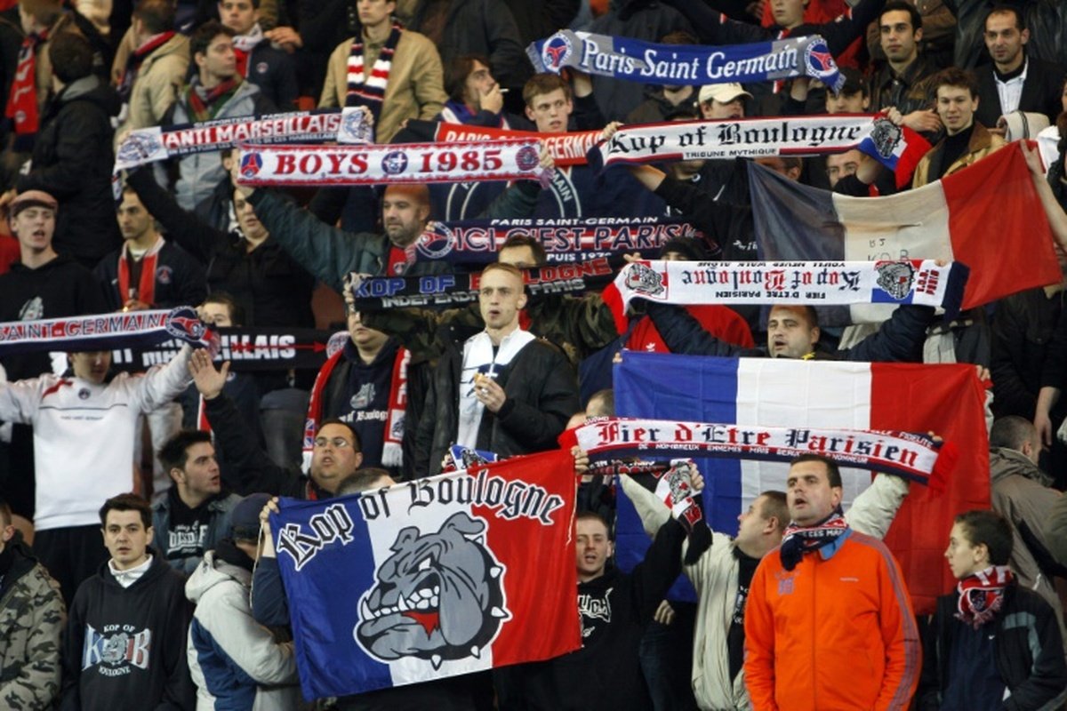 42 Sticker Paris ultra foot écharpe kop PSG cup virage Auteuil 42 Sticker Paris ultra foot écharpe kop PSG cup virage Auteuil