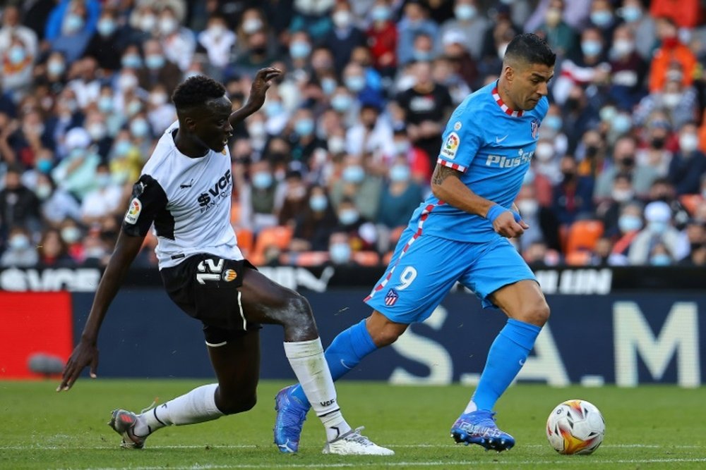 Mouctar Diakhaby will stay at Valencia. EFE