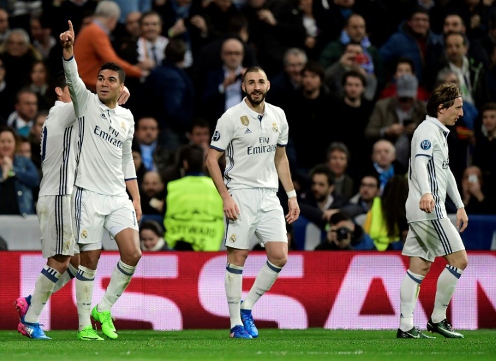 El 3-1 no deja tranquilos a los aficionados blancos. AFP