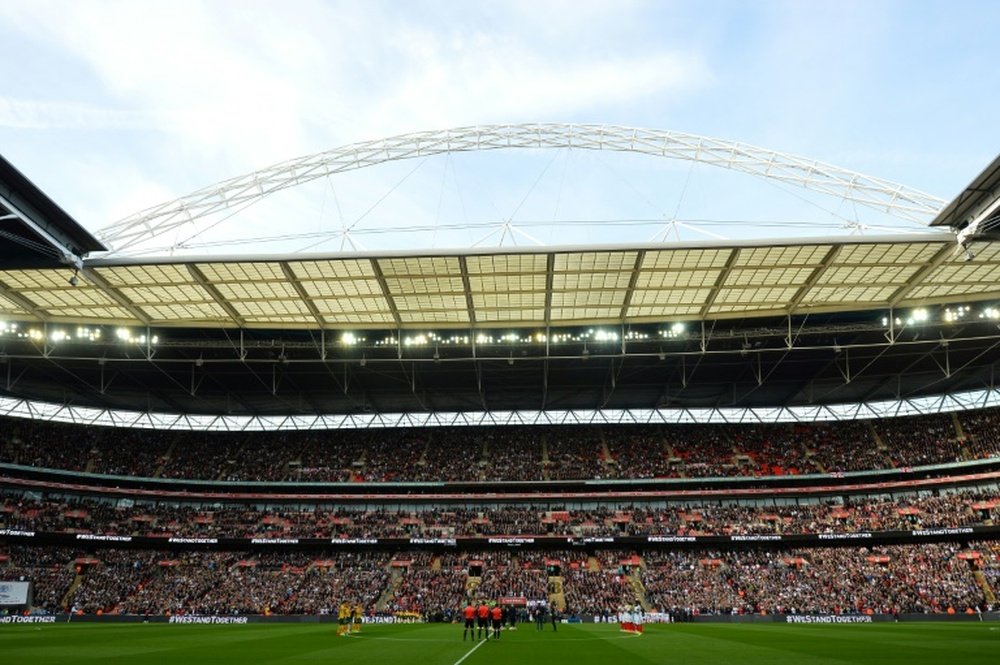 Une minute de silence à Wembley avant le début du match Angleterre-Lituanie. AFP