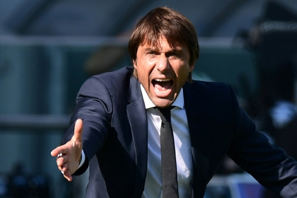 Antonio Conte quer deixar seu ex-clube sem lateral-esquerdo. AFP