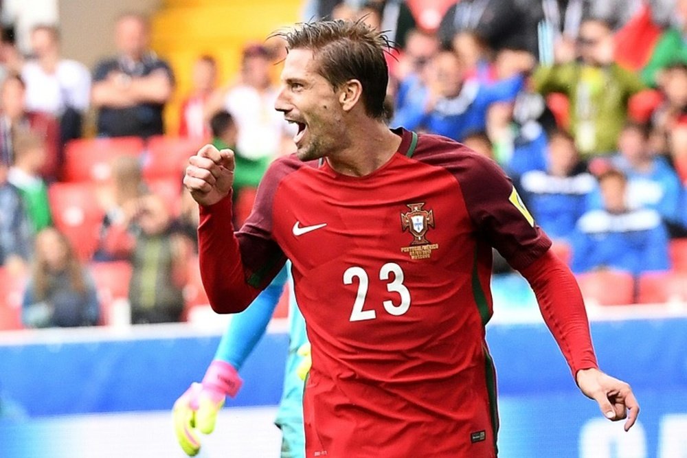 El centrocampista portugués destacó la dificultad en la clasificación. AFP