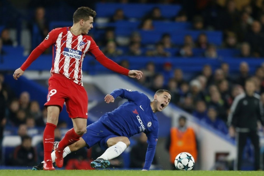 Lucas Hernandez (g) lors du match face à Chelsea en Europa League. AFP