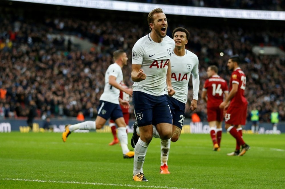 L'attaquant de Tottenham Harry Kane (c) exulte après avoir réalisé un doublé contre Liverpool. AFP