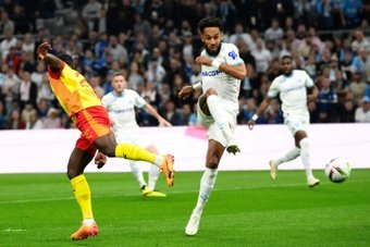 Pierre-Emerick Aubameyang firmó un tanto al minuto de partido y asistió a Pape Gueye en el gol de la victoria del Olympique del Marsella ante el Lens (2-1). Los locales sufrieron muchísimo para sacar 3 puntos muy importantes en la lucha por Europa.