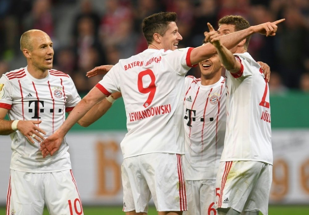 Bayern Munique venceu Hannover por 3-0. EFE