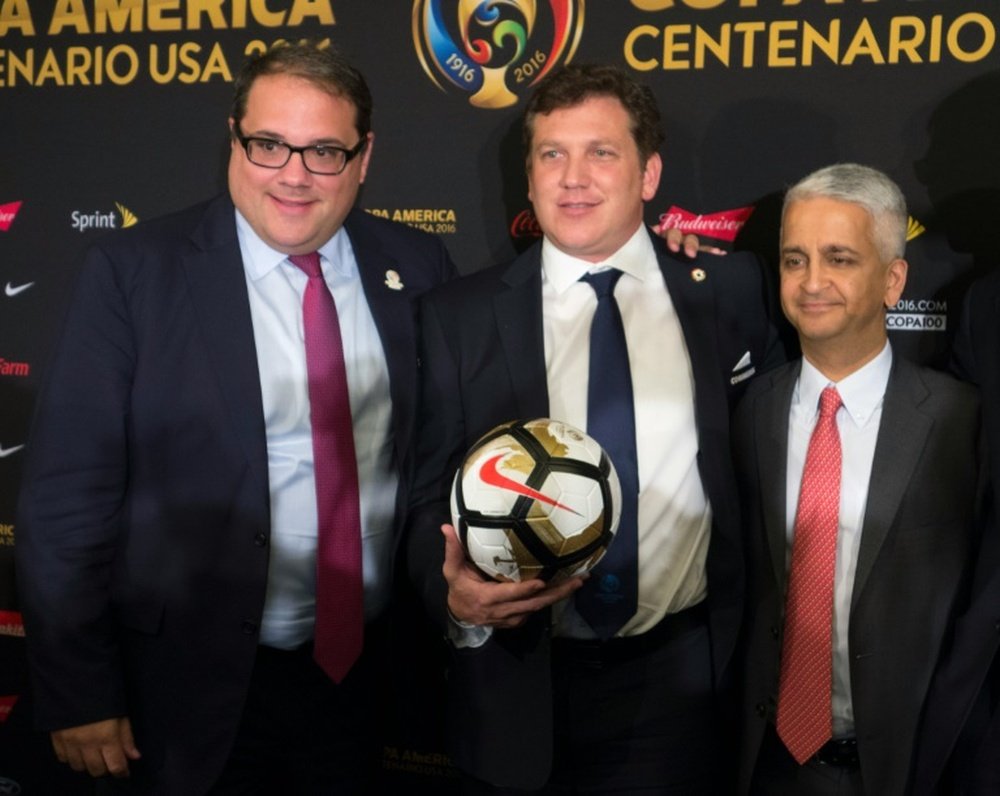 Le président de la Conmebol Alejandro Dominguez pose avant la conférence de presse. AFP