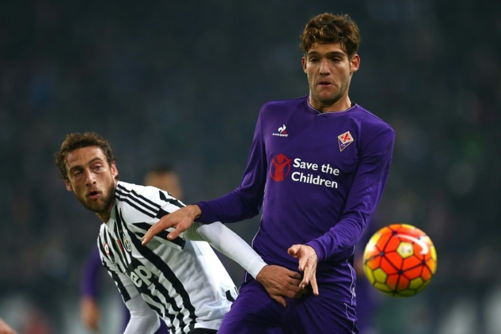 Alonso (R) in action for Fiorentina against Juventus. AFP