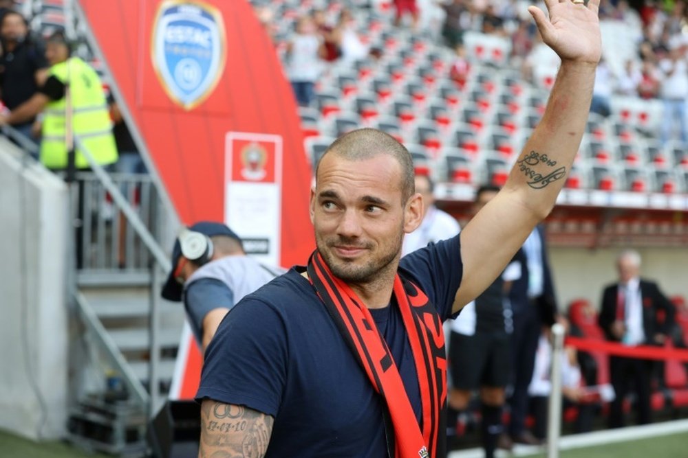 Wesley Sneijder estaría a punto de decir adios al Niza. AFP/Archivo