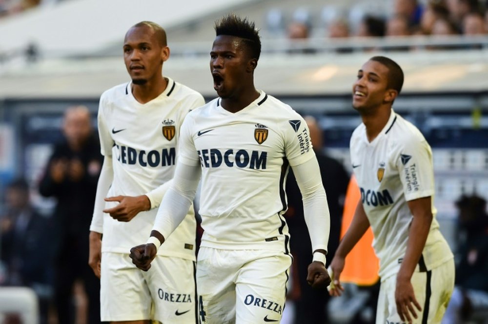 L'attaquant Keita Baldé (c) exulte après avoir ouvert le score pour Monaco face à Bordeaux