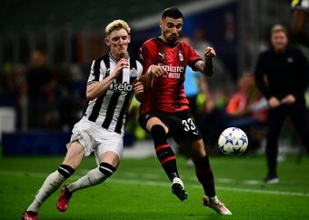 O Milan tropeçou em seu primeiro jogo em casa, no grupo da morte, contra o Newcastle, que pode agradecer a Pope por conquistar seu primeiro ponto em seu retorno à Champions.