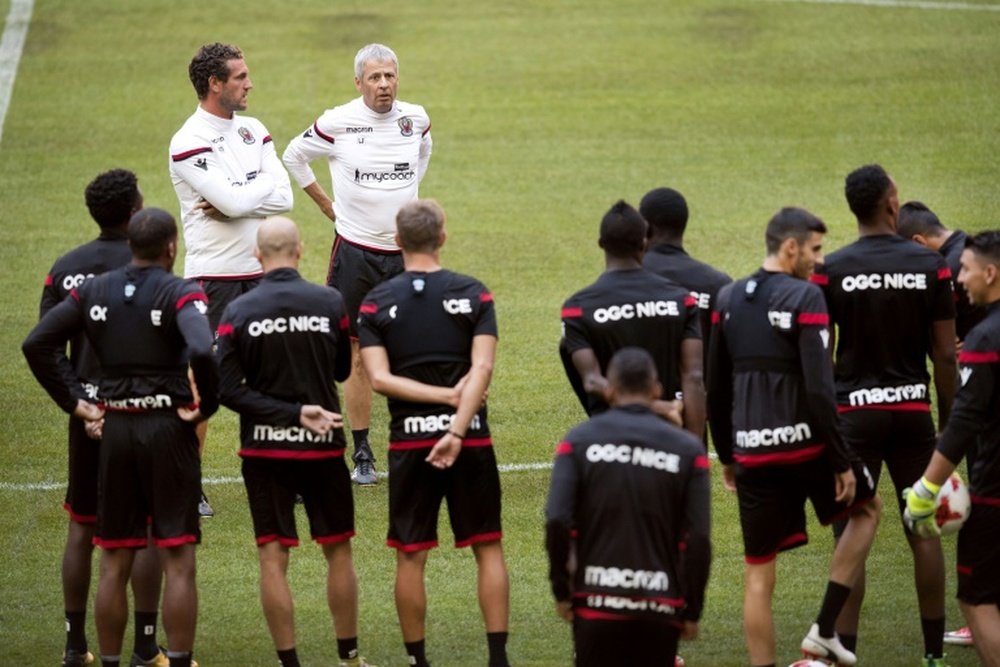 Lucien Favre dirige une séance d'entraînement de de l'OGC Nice. AFP