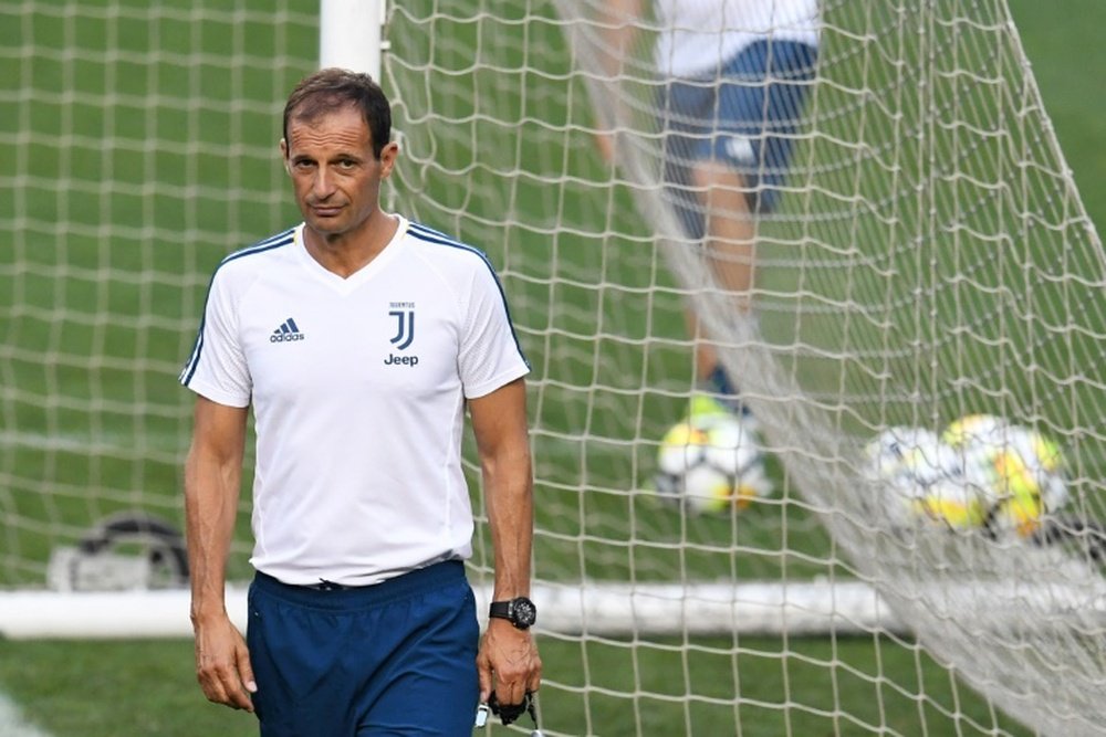 Le technicien de la Juventus Turin Massimiliano Allegri dirige une séance d'entraînement. AFP