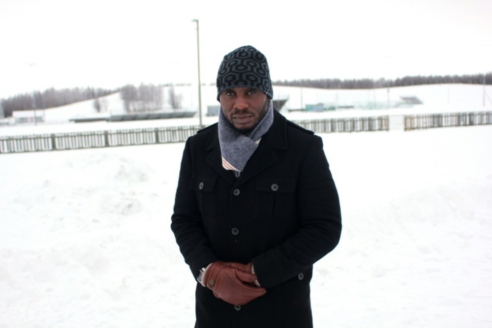 Le Nigérian Daniel Amokachi, ancien adjoint du sélectionneur des Super Eagles, désormais entraîneur dune équipe semi-professionnelle de D2 finlandaise JS Hercules, le 4 février 2016 à Oulu