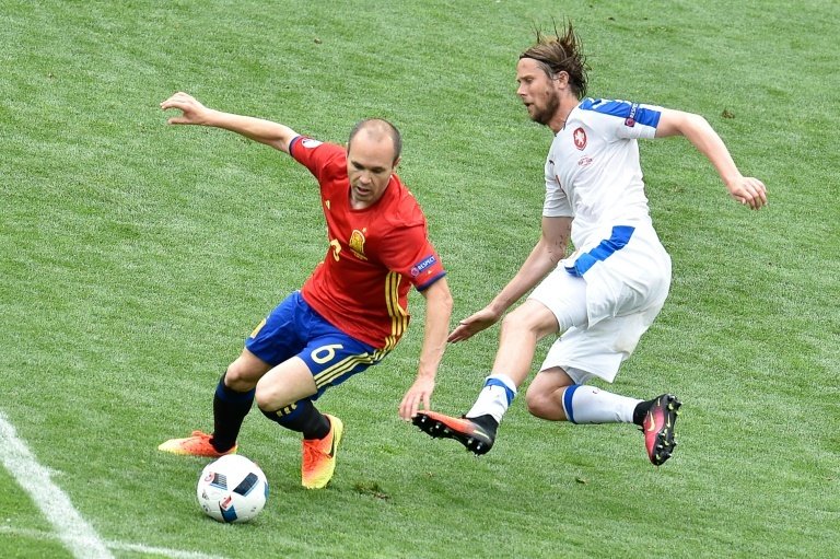 Euro 2016 : Iniesta et Piqué mordent toujours