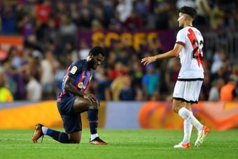 Kessie (L) is focused on Barcelona and he is not considering his departure. AFP