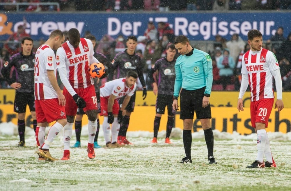 Sous une neige abondante, le FC Cologne sest incliné sur sa pelouse devant Fribourg. AFP