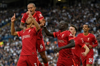 Fabinho (#3) fête son but, le 2e de Liverpool, avec ses coéquipers. AFP