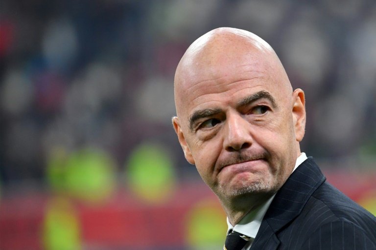 Infantino, tocado. AFP