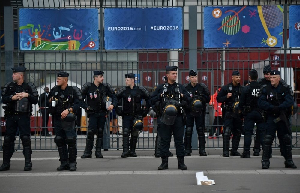 Un dispositif policier aux abords du Stade de France à l'occasion du match Allemagne-Pologne. AFP