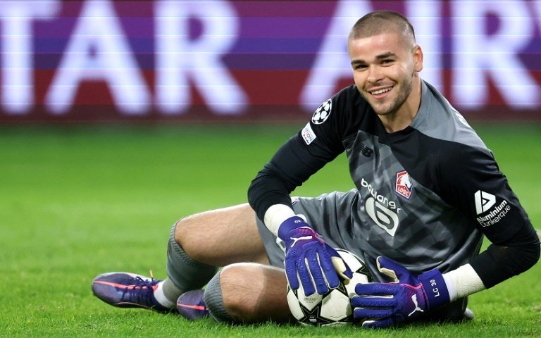 Uno de los mejores porteros de la Ligue 1 espera al heredero de Szczesny. AFP