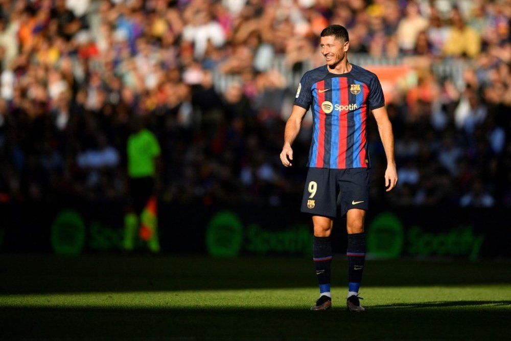 Lewandowski disputó el derbi catalán por una medida cautelar. AFP