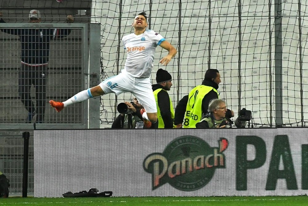 Lucas Ocampos le marcó dos al Athletic en la ida. AFP